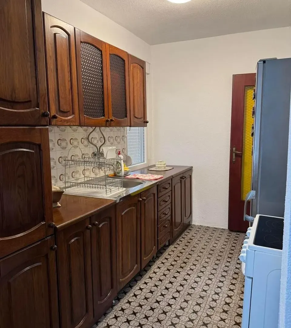 Izdavanje, dvosoban stan, 75m², Gornja Gorica, Podgorica