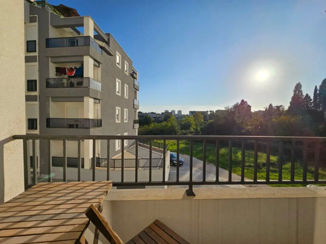 Izdavanje, jednosoban stan, 40m², Cvijetin Brijeg, Podgorica