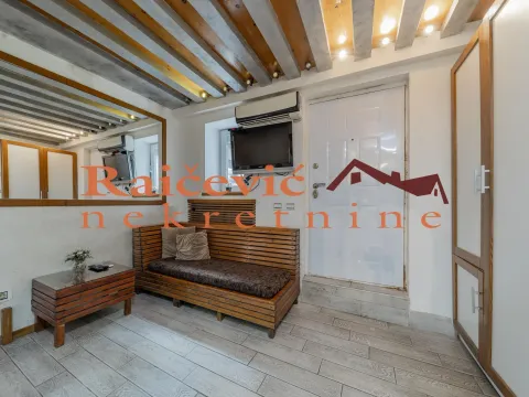 Sale, two bedroom apartment, 44m², Cvetni Trg, Vračar Sve Podlokacije - image 4