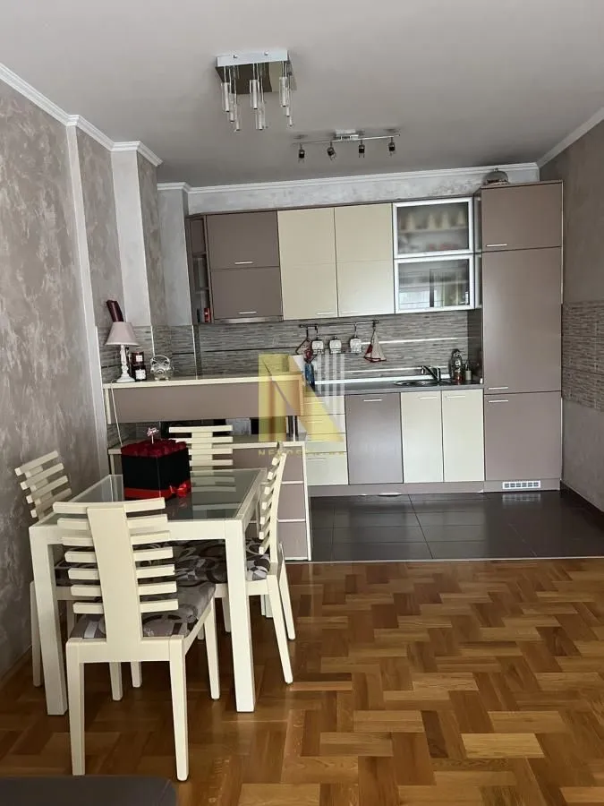 Izdavanje, jednosoban stan, 50m², Grbavica, Novi Sad Sve Podlokacije