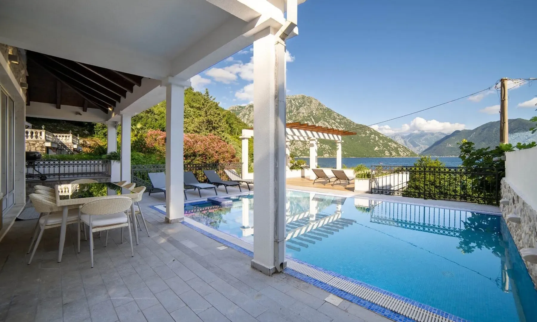 Prodaja, kuća, 405m², Strp, Kotor