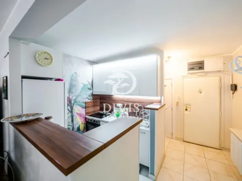 Sale, two bedroom apartment, 61m², Neimar, Vračar Sve Podlokacije - image 11
