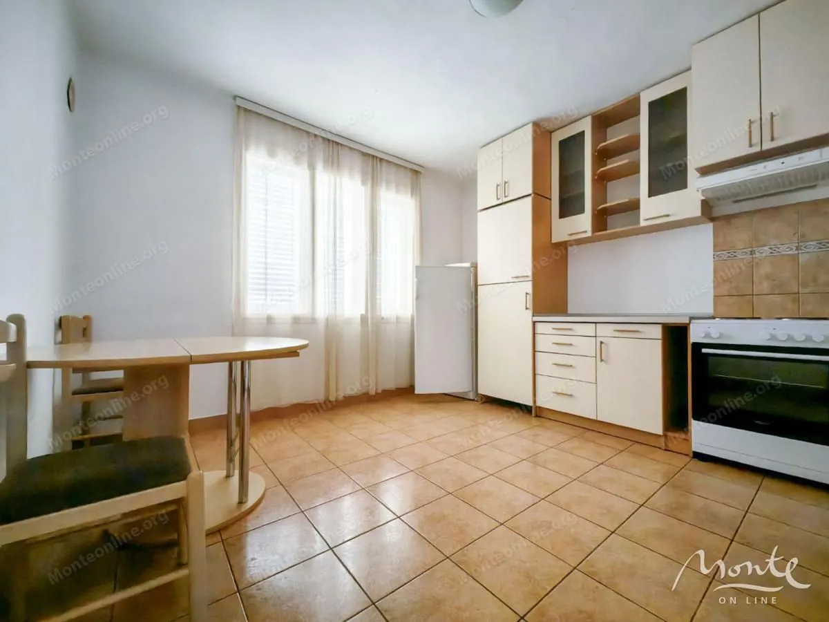 Prodaja, kuća, 180m², Tološi, Podgorica