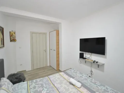 Izdavanje, kuća, 100m², Škaljari, Kotor - image 16