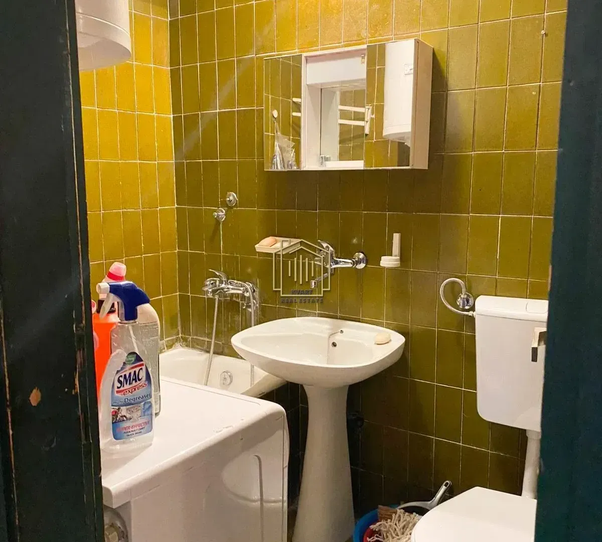 Izdavanje, trosoban stan, 96m², Blok 5, Podgorica