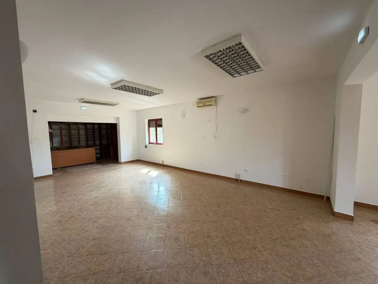 Rent, office space, 300m², Zabjelo, Podgorica