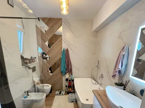 Prodaja, trosoban stan, 107m², Budva, Crna Gora - image 18