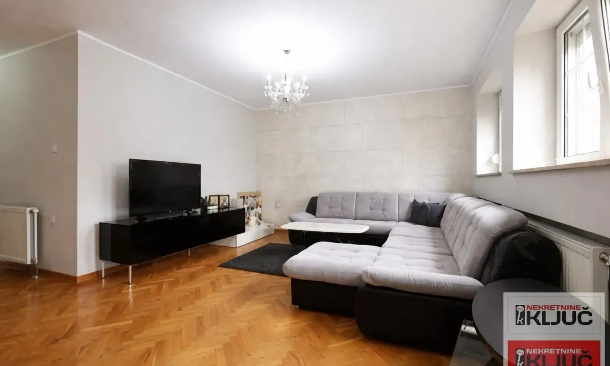 Prodaja, trosoban stan, 78m², Centar, Novi Sad