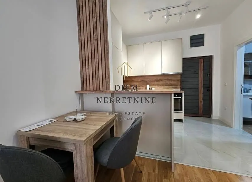 Izdavanje, jednosoban stan, 38m², Centar, Bar