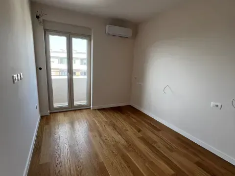 Prodaja, dvosoban stan, 71m², Central Point, Podgorica