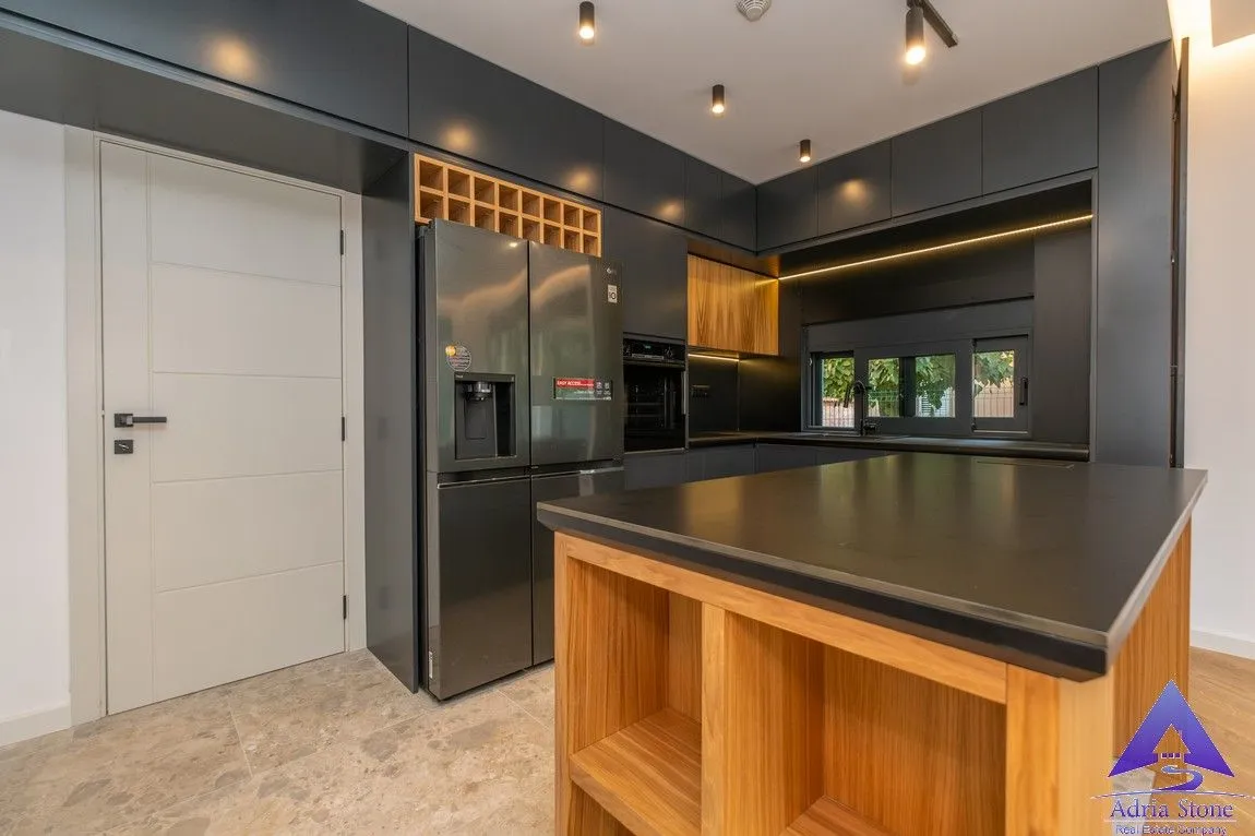Rent, house, 180m², Podgorica, Crna Gora