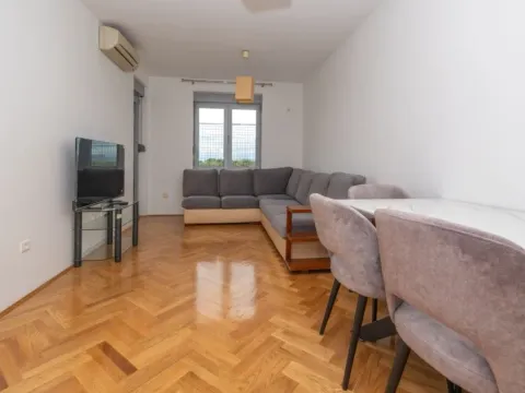 Izdavanje, stan, 60m², Blok 9, Podgorica - image 11