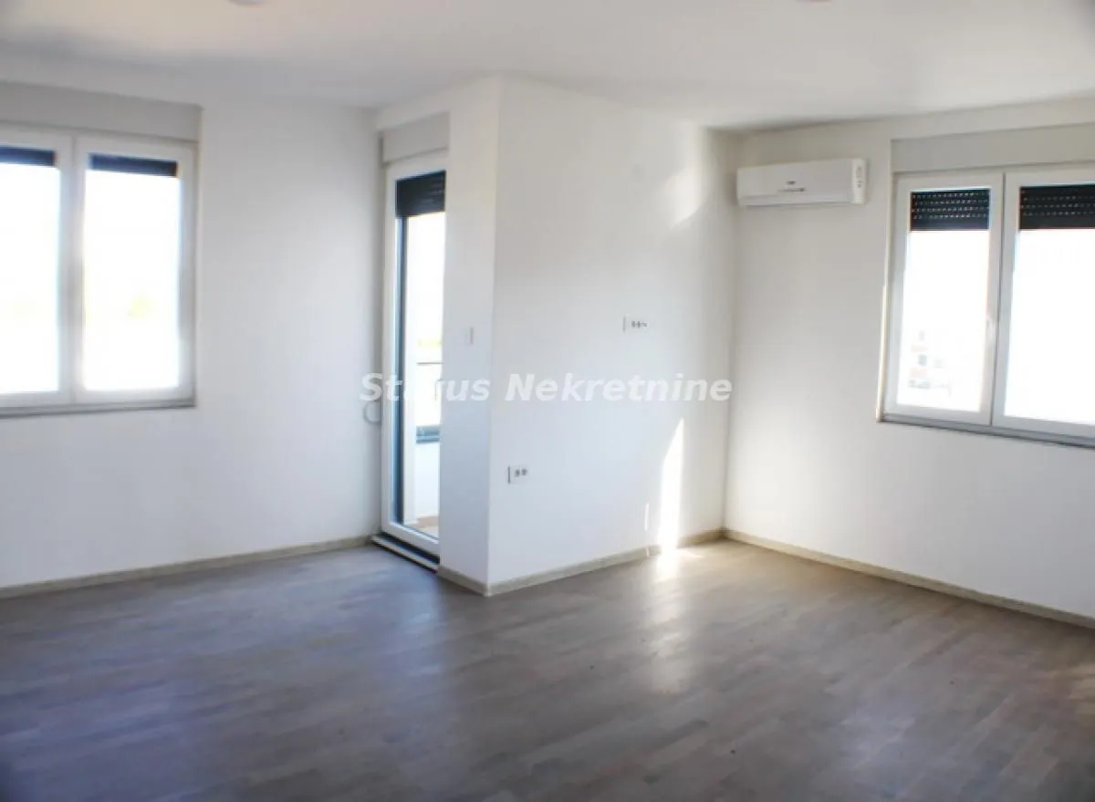 Prodaja, trosoban stan, 77m², Petrovaradin, Novi Sad