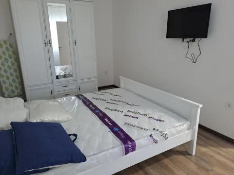 Izdavanje, jednosoban stan, 47m², Tivat, Crna Gora - image 4