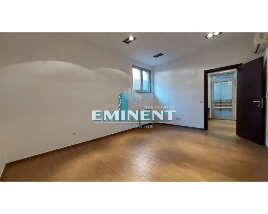 Sale, office space, 28m², Crveni Krst, Beograd