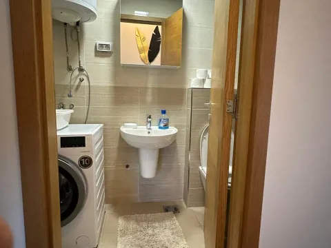 Izdavanje, dvosoban stan, 64m², City Kvart, Podgorica - image 11