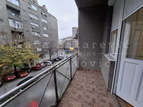 Izdavanje, trosoban stan, 86m², Savski Venac, Beograd - image 10