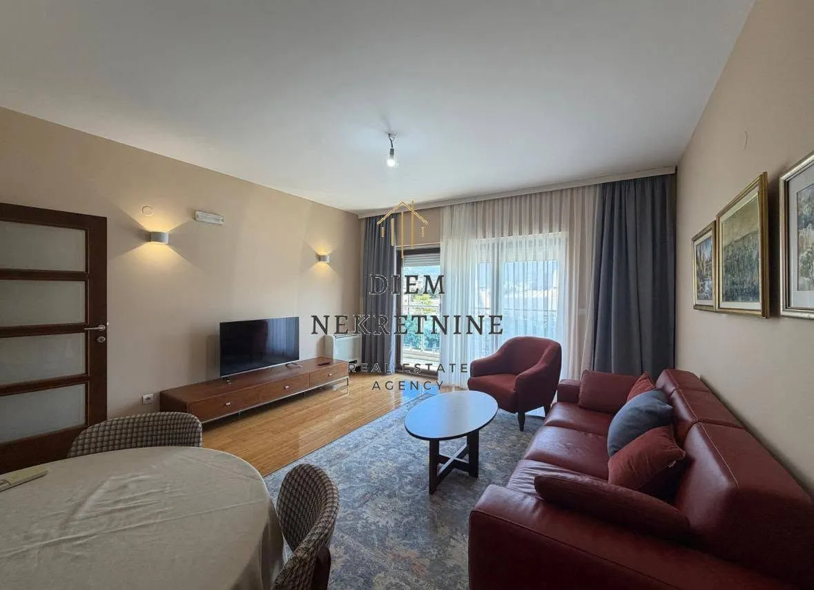 Prodaja, jednosoban stan, 65m², Centar, Bar