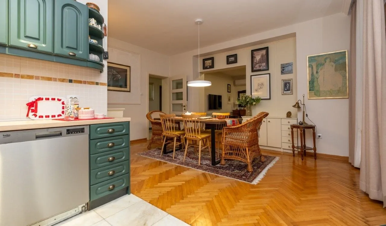 Izdavanje, trosoban stan, 145m², Momišići, Podgorica