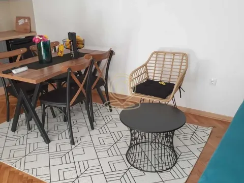 Izdavanje, trosoban stan, 70m², Centar, Novi Sad - image 2