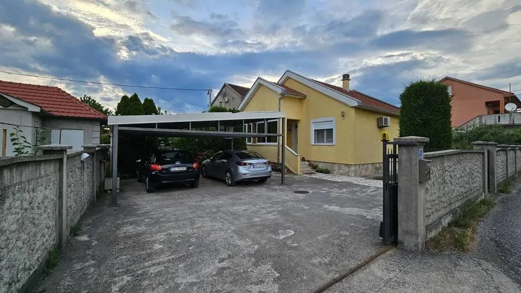 Sale, house, 80m², Tološi, Podgorica
