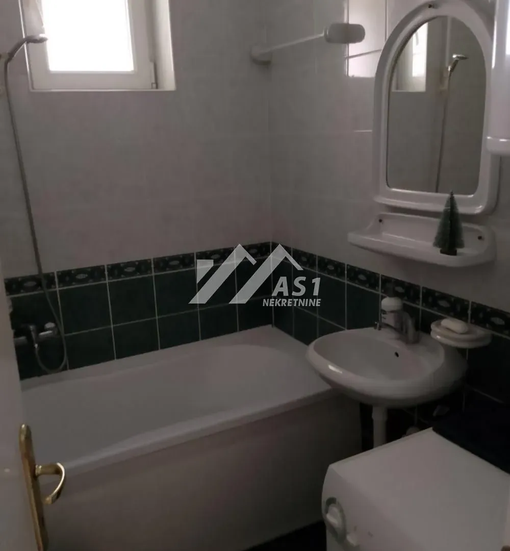 Izdavanje, jednosoban stan, 33m², Grbavica, Novi Sad Sve Podlokacije