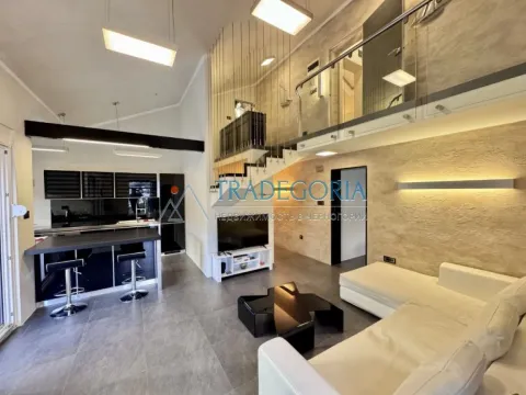 Prodaja, dvosoban stan, 129m², Dobrota, Kotor