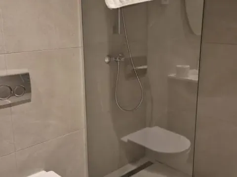 Izdavanje, trosoban stan, 80m², Savski Venac, Beograd - image 14