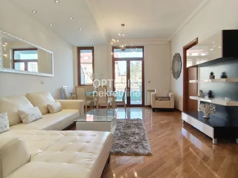 Stan in Vračar Hram