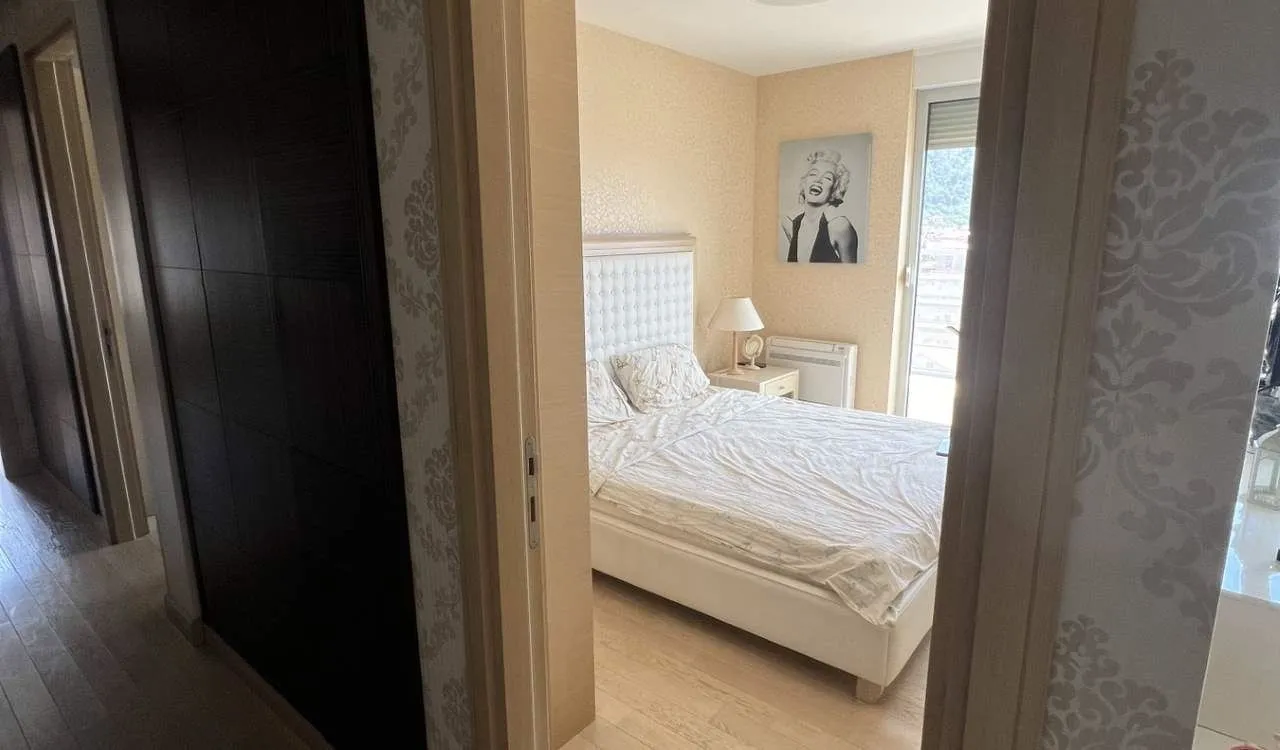 Izdavanje, trosoban stan, 125m², Rozino, Budva