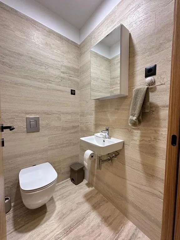 Izdavanje, dvosoban stan, 83m², Kod Capital Plaze, Podgorica