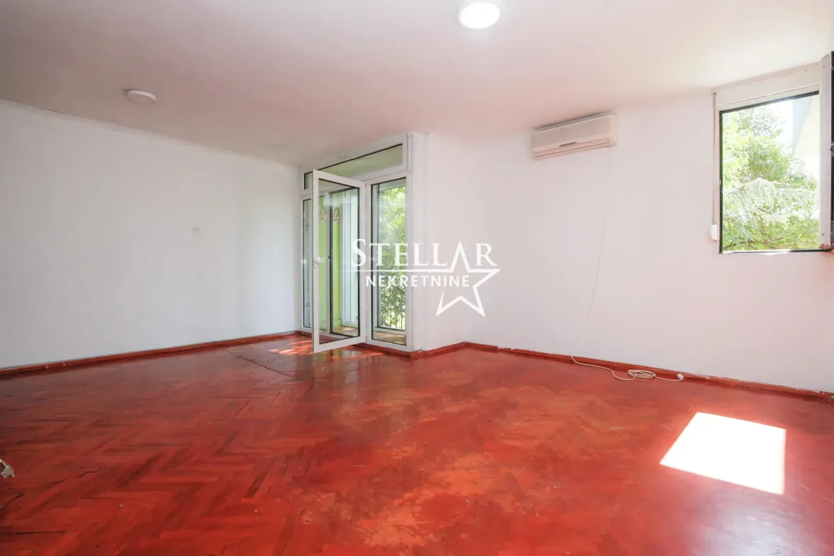 Izdavanje, trosoban stan, 110m², Blok 5, Podgorica
