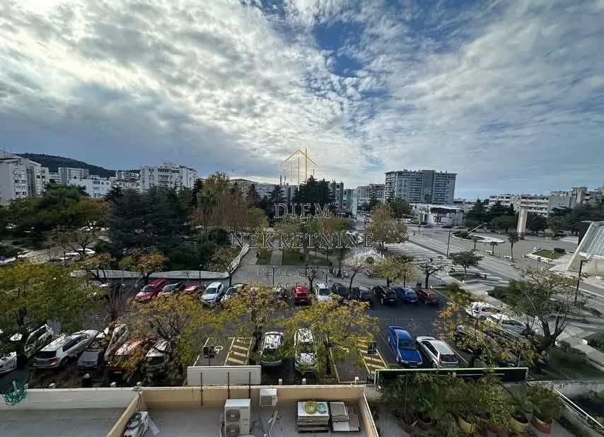 Sale, two bedroom apartment, 82m², Centar, Bar