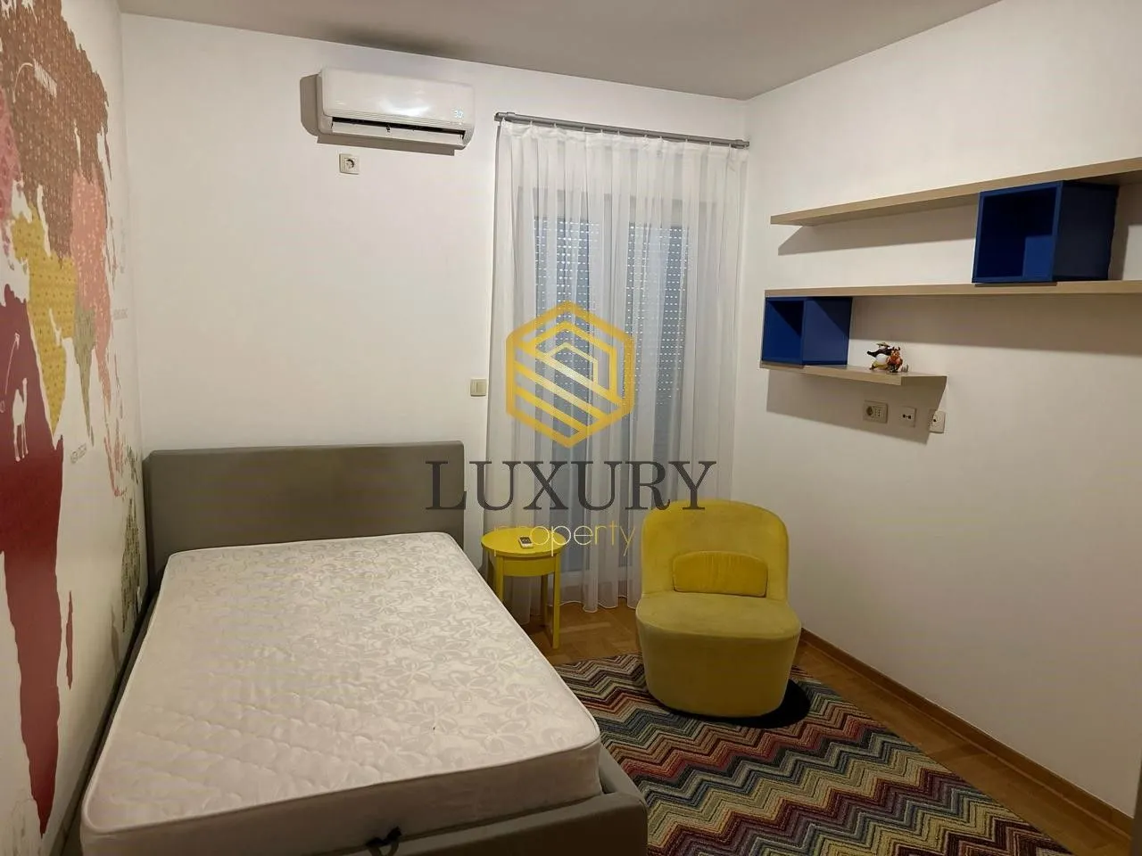 Izdavanje, trosoban stan, 100m², Blok 9, Podgorica