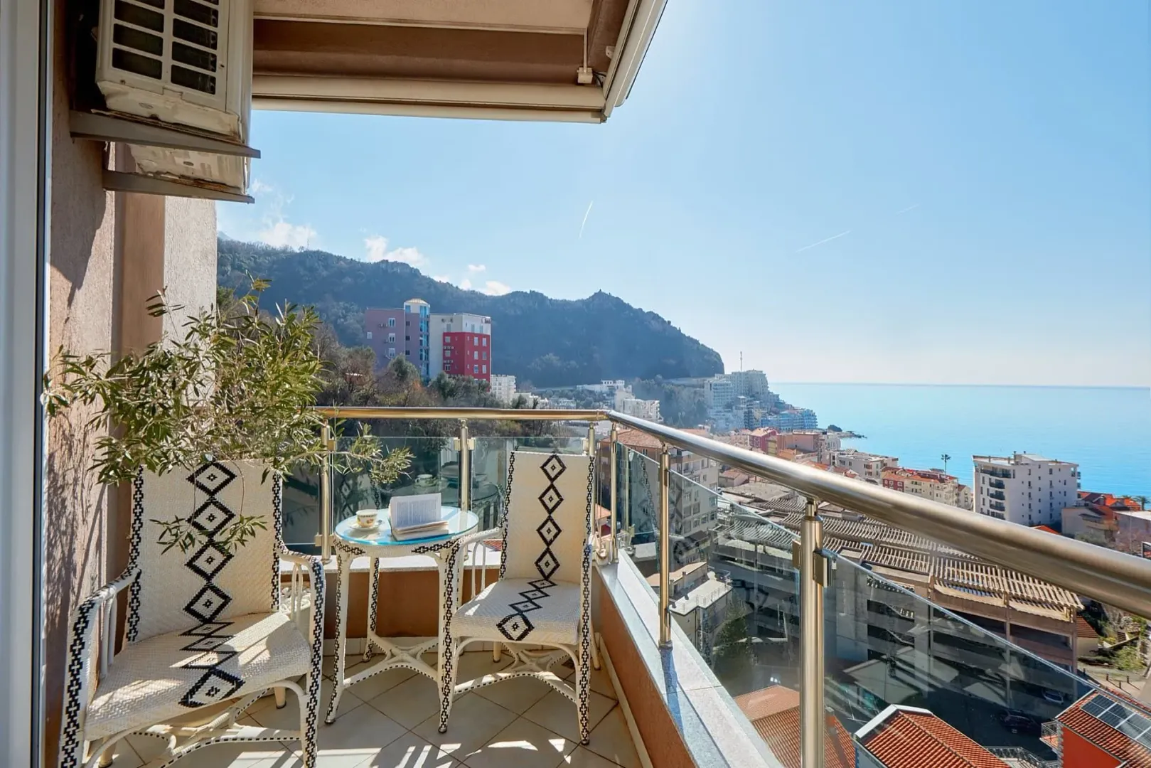 Prodaja, četvorosoban stan, 150m², Bečići, Budva