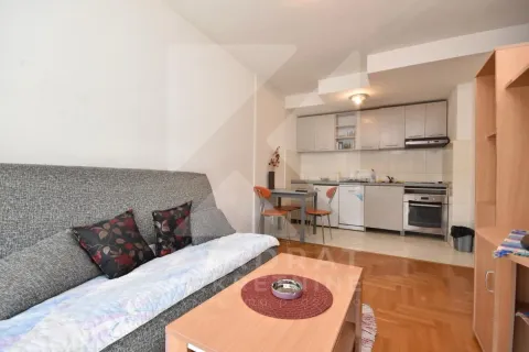 Rent, one bedroom apartment, 38m², 1 maj, Podgorica - image 2