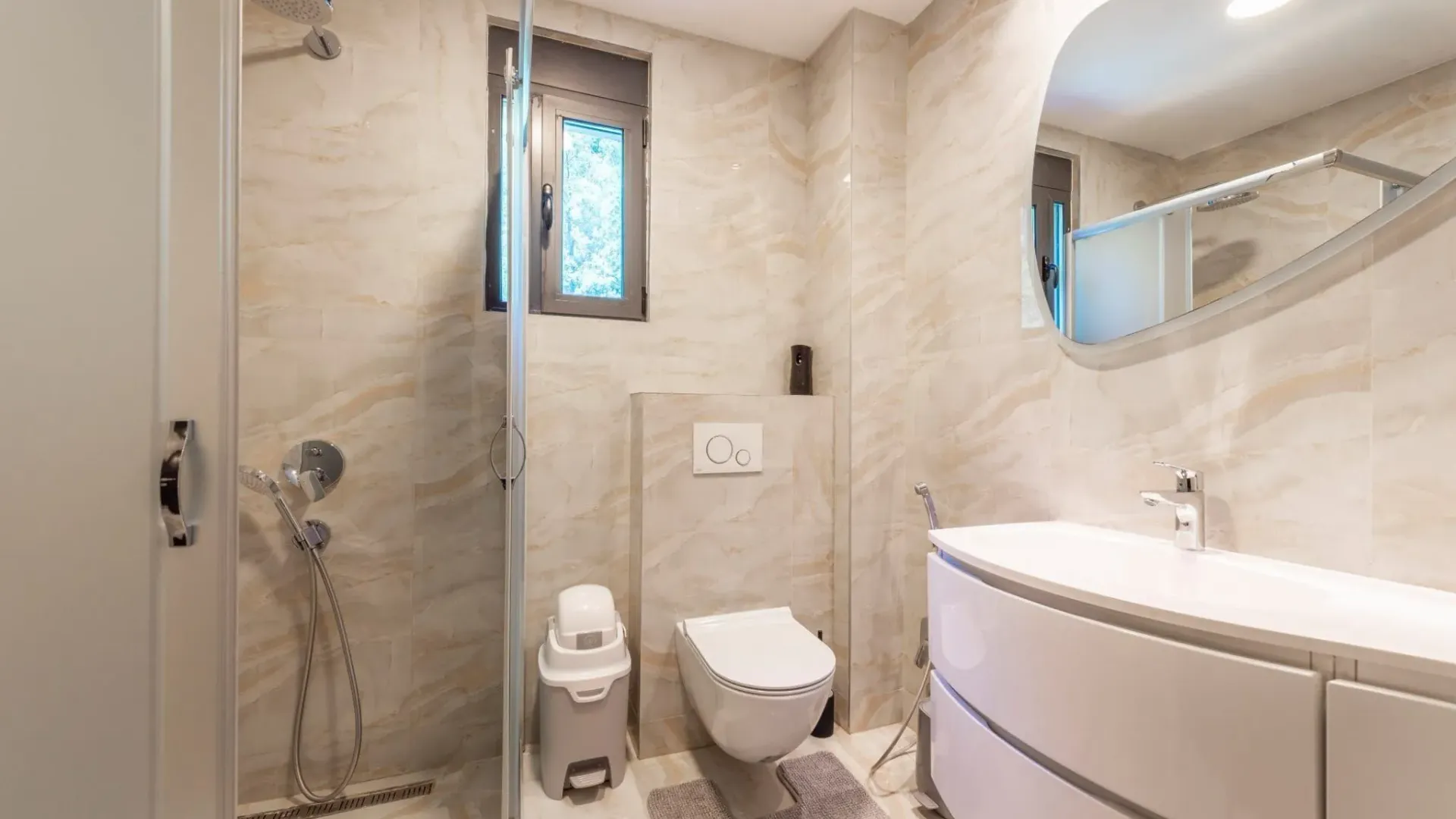 Sale, five bedroom apartment, 300m², Bečići, Budva