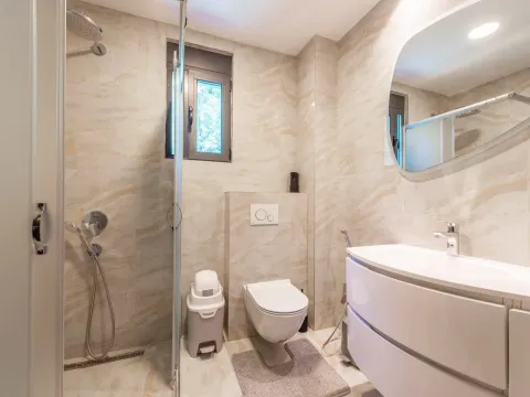 Sale, five bedroom apartment, 300m², Bečići, Budva - image 20