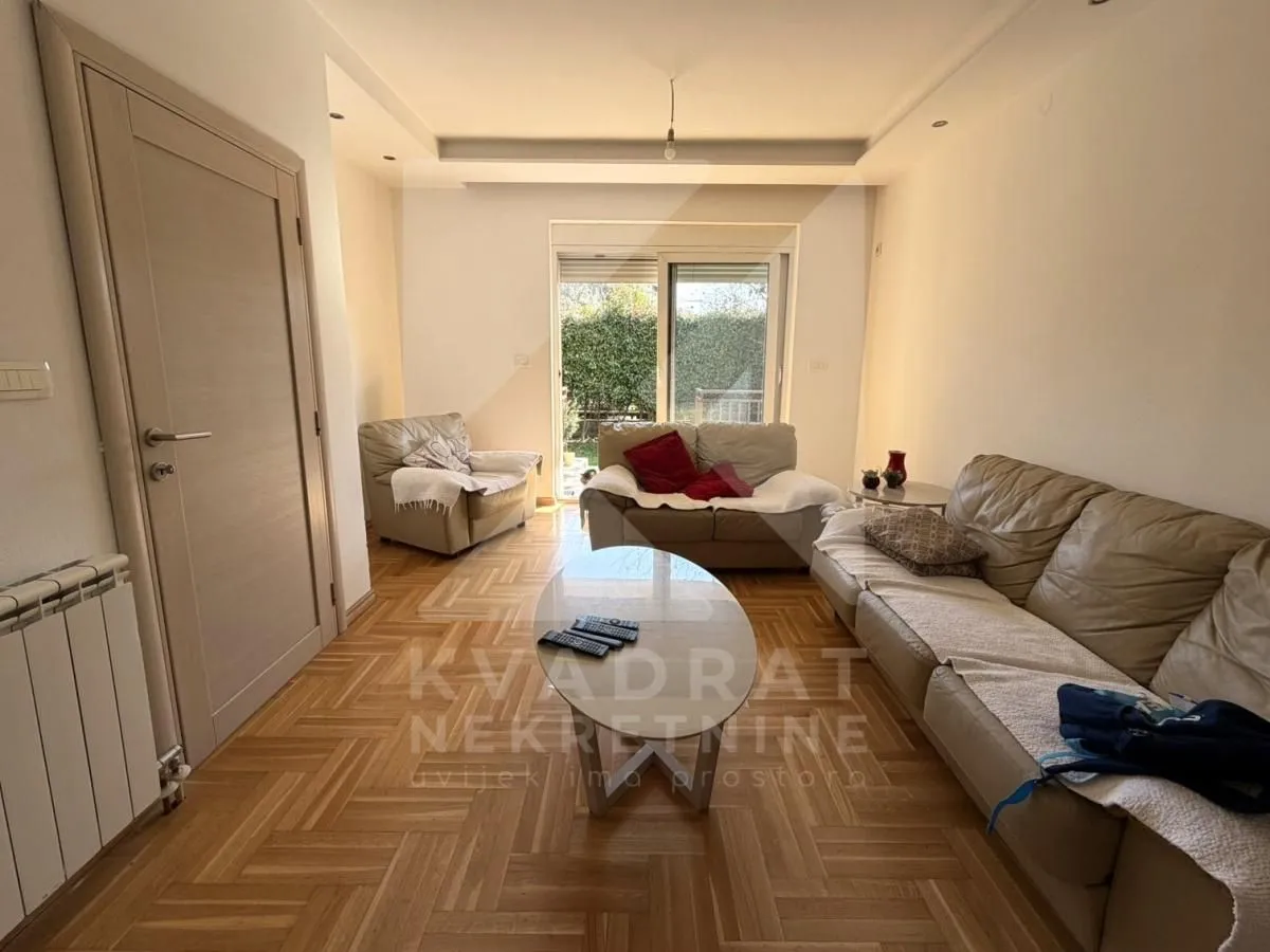 Rent, house, 220m², Tološi, Podgorica