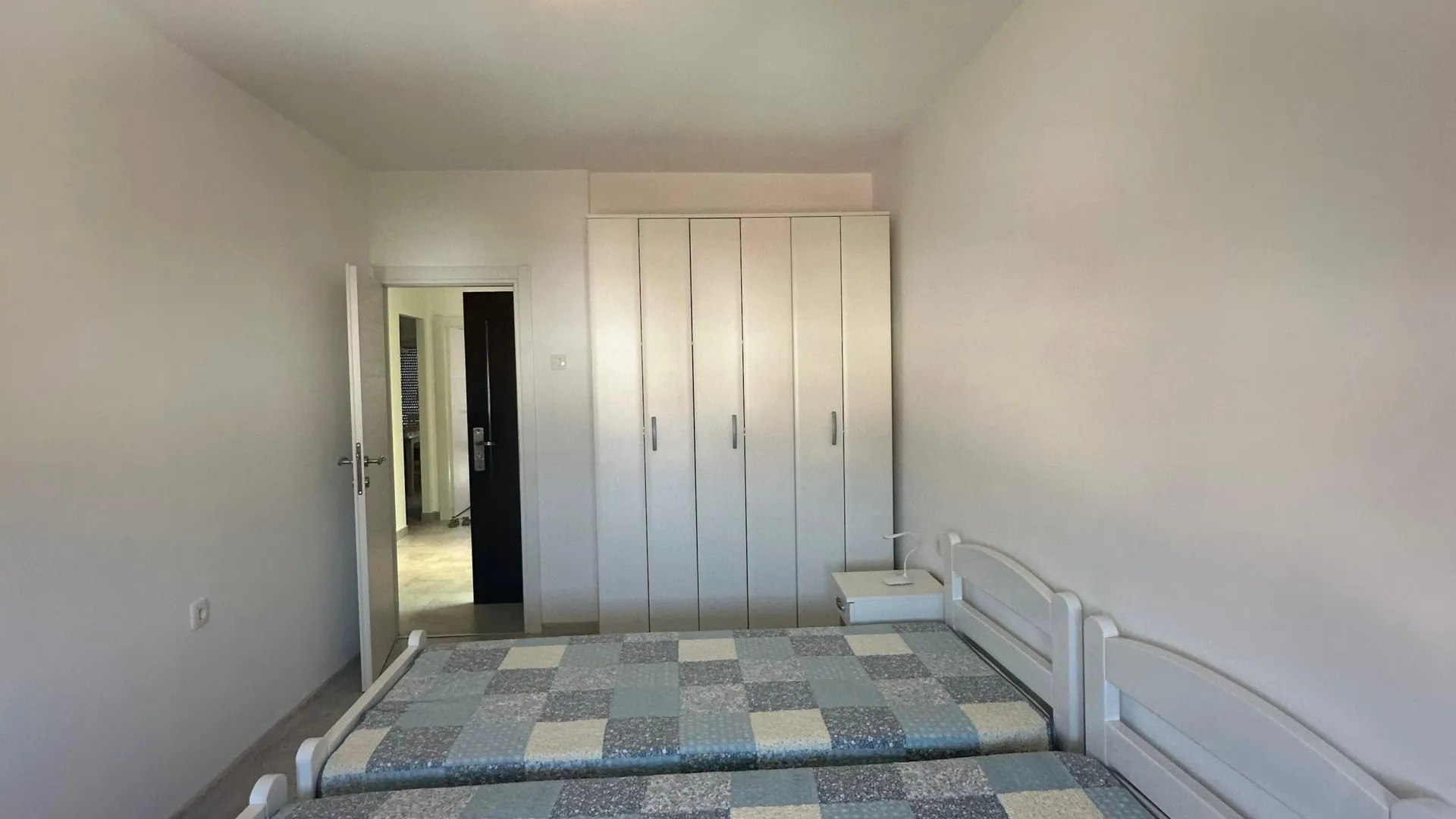 Izdavanje, dvosoban stan, 70m², Centar, Tivat
