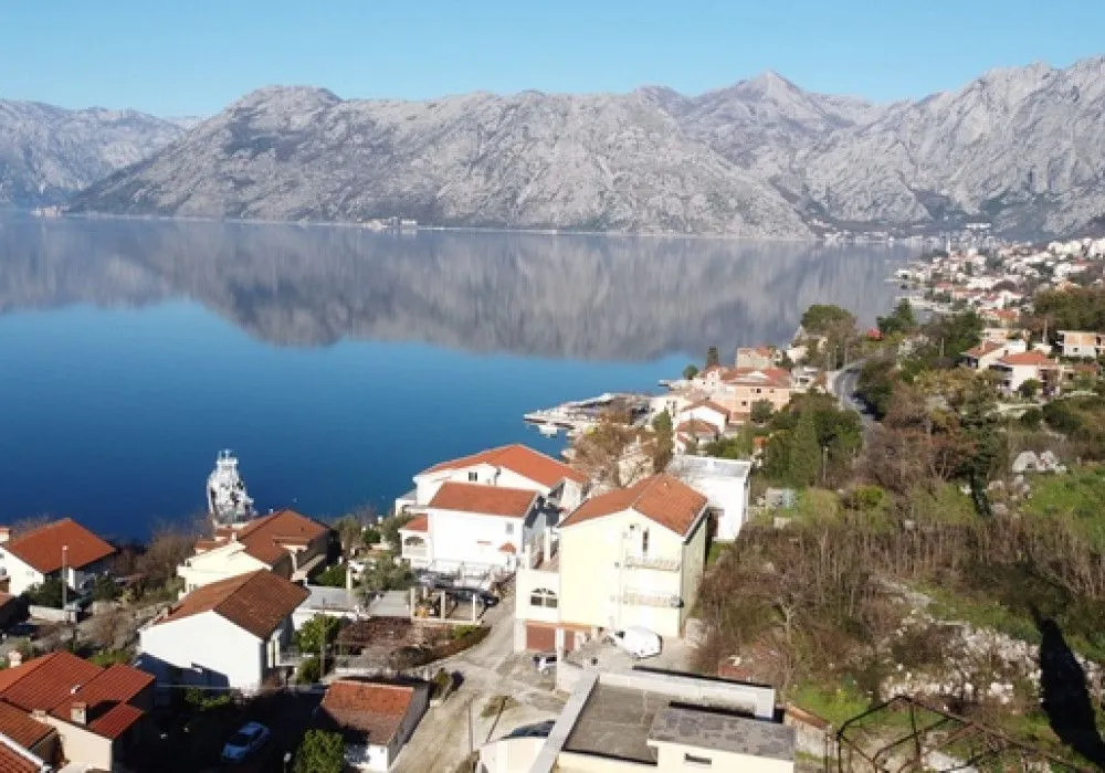 Prodaja, dvosoban stan, 73m², Dobrota, Kotor
