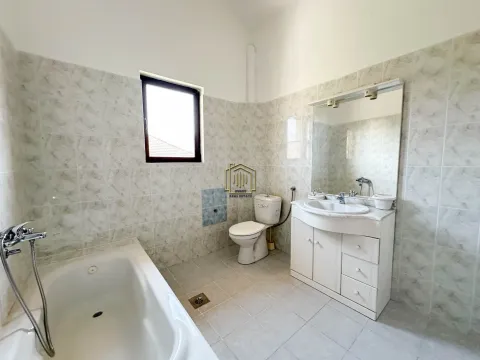 Prodaja, kuća, 350m², Zlatica, Podgorica - image 32