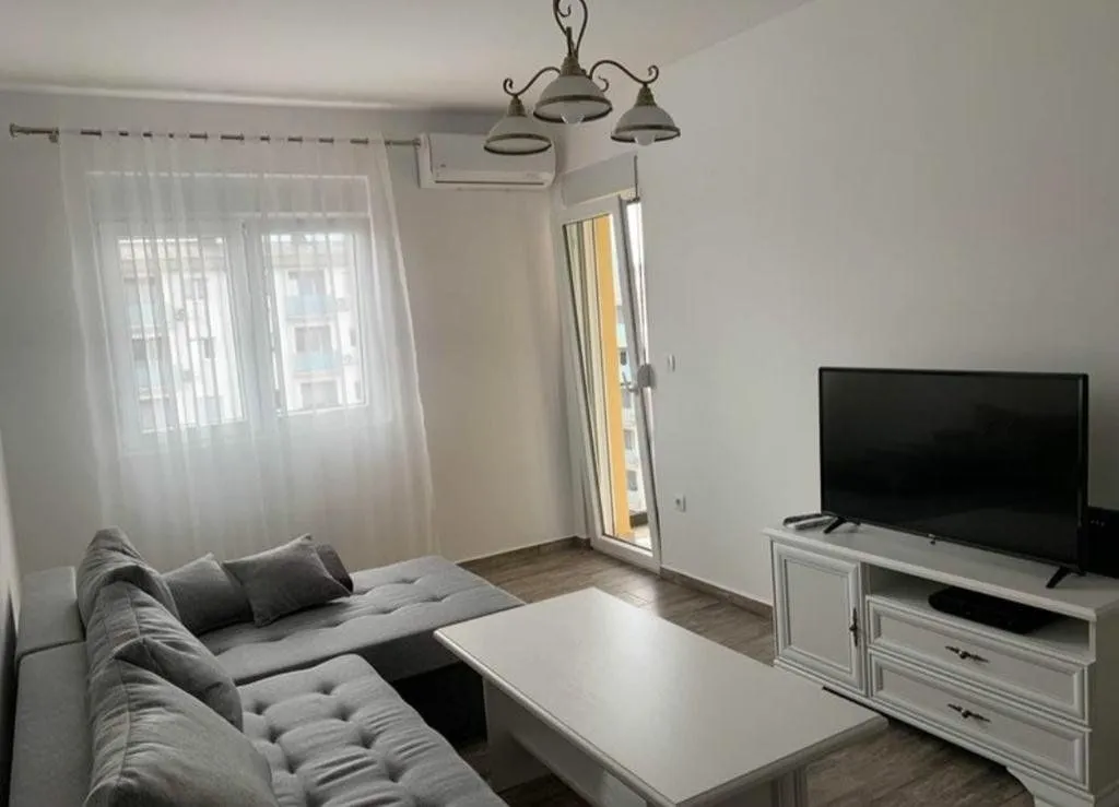 Izdavanje, jednosoban stan, 45m², Tuški Put, Podgorica