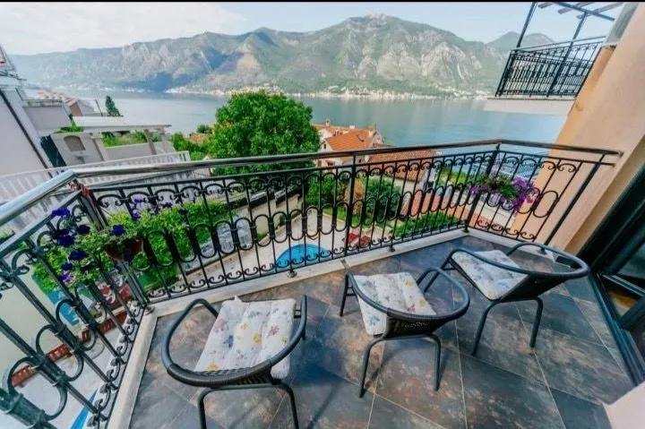 Sale, two bedroom apartment, 90m², Dobrota, Kotor