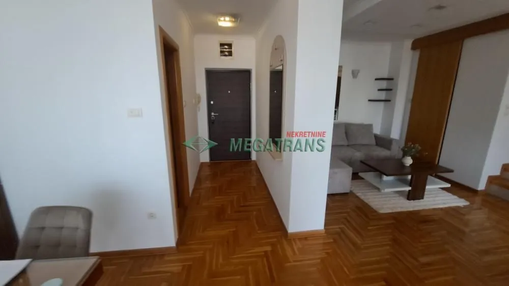Izdavanje, četvorosoban stan, 103m², Grbavica, Novi Sad Sve Podlokacije