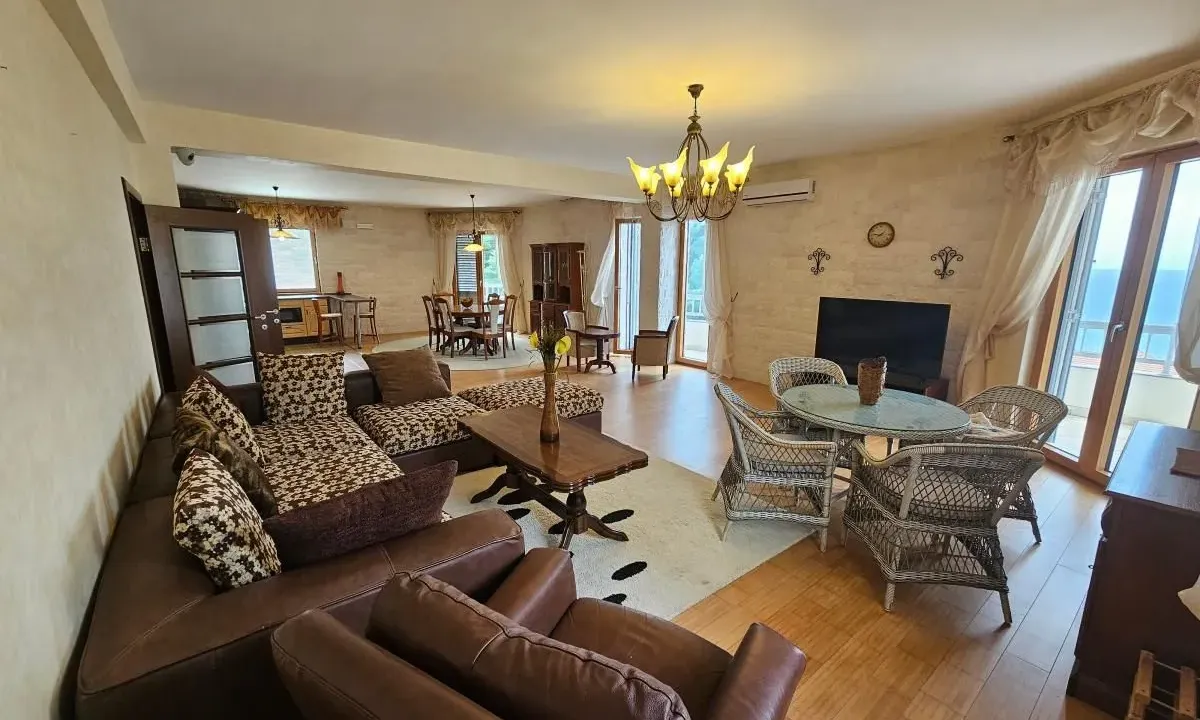 Sale, three bedroom apartment, 146m², Sveti Stefan, Budva