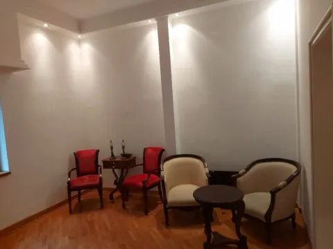 Izdavanje, trosoban stan, 115m², Kalenić Pijaca, Vračar Sve Podlokacije - image 2