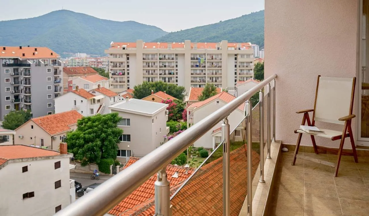 Prodaja, dvosoban stan, 88m², Lazi, Budva