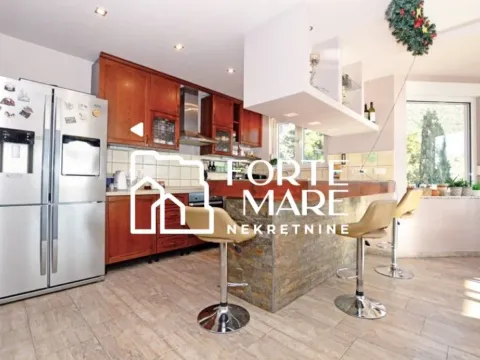 Sale, five bedroom apartment, 272m², Baošići, Herceg Novi - image 4