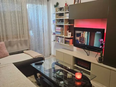 Prodaja, dvosoban stan, 65m², Stari Aerodrom, Podgorica - image 1